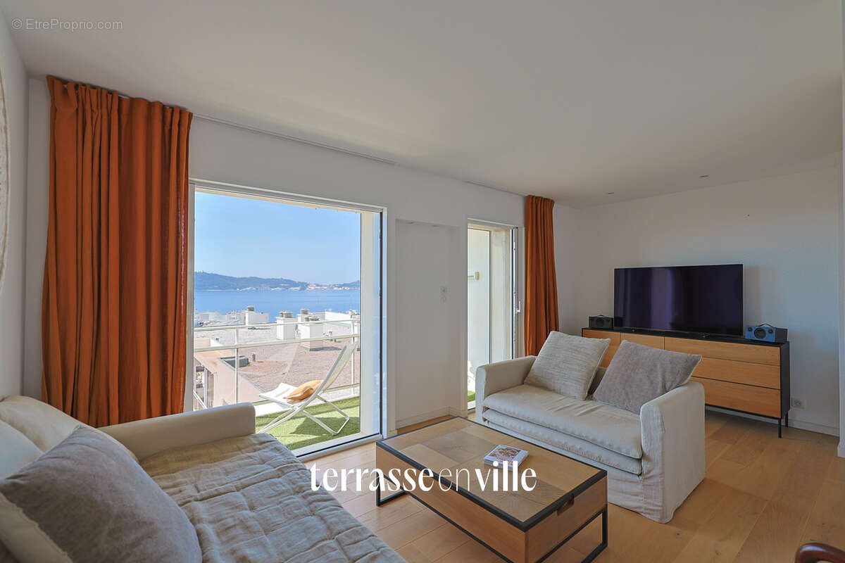 Roof-top de 91m2 avec terrasse de 55m2 proche des plages avec vue panoramique mer et cœur quartier Mourillon - photo 2