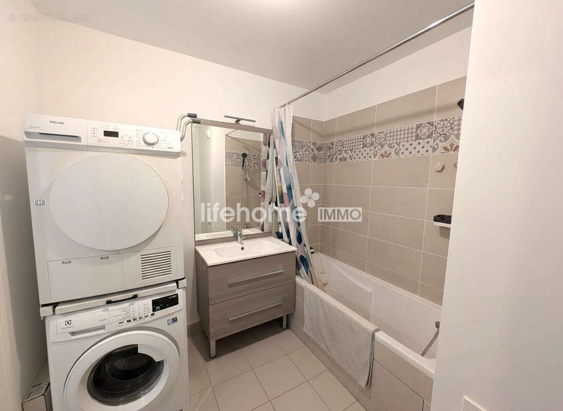 SDB - Appartement à GUYANCOURT