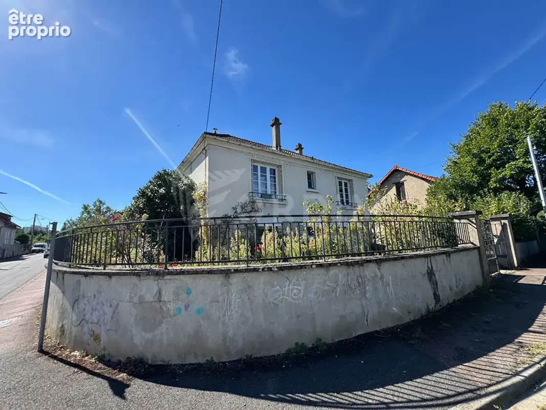 PROCHE COEUR DE VILLE, pavillon deux chambres sur son terrain de 884 m². - photo 17