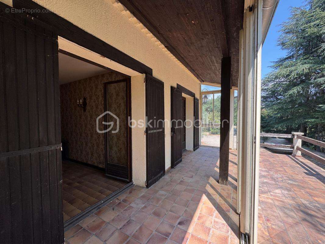 Propriété de caractère sur parc arboré avec piscine et pool-house – Fort potentiel - photo 7