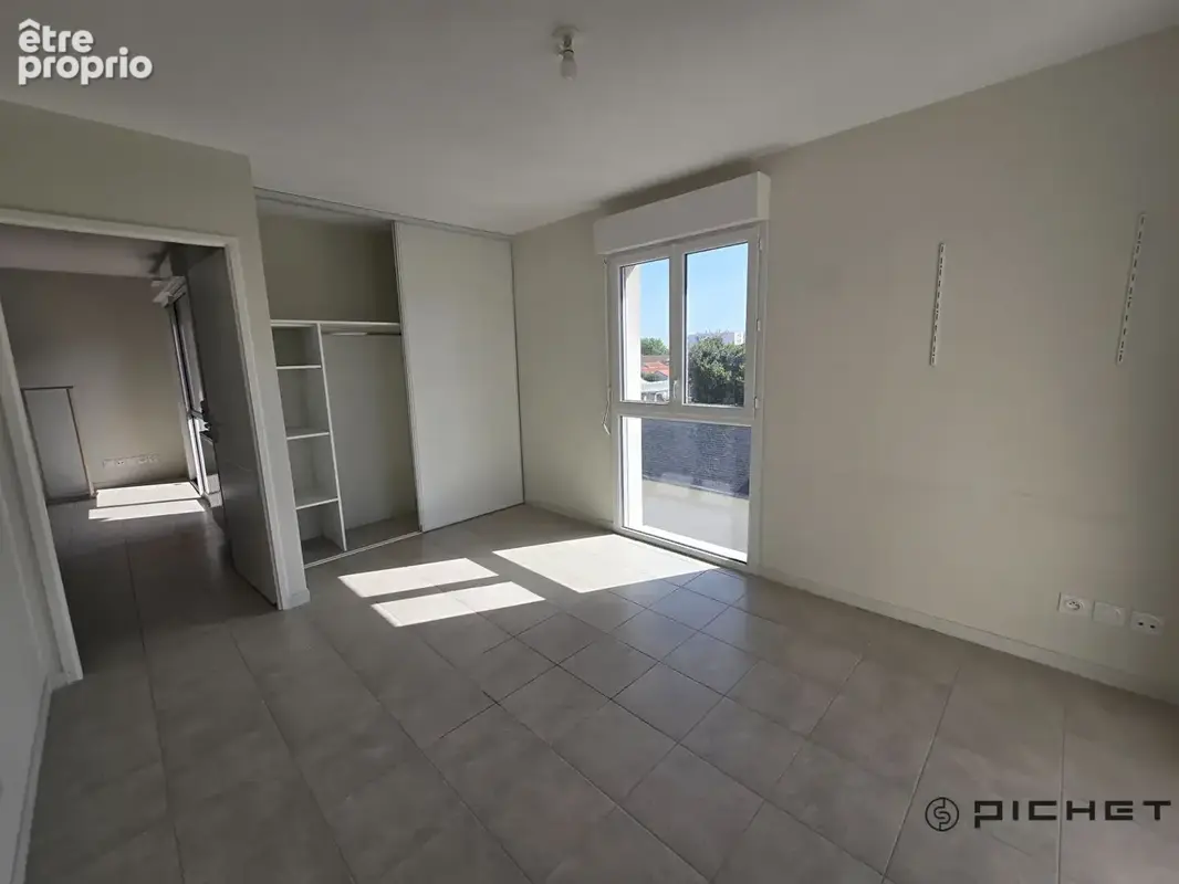 LA ROCHELLE  Appartement 2 pièces 47.54m² + terrasse et parking couvert . - photo 12