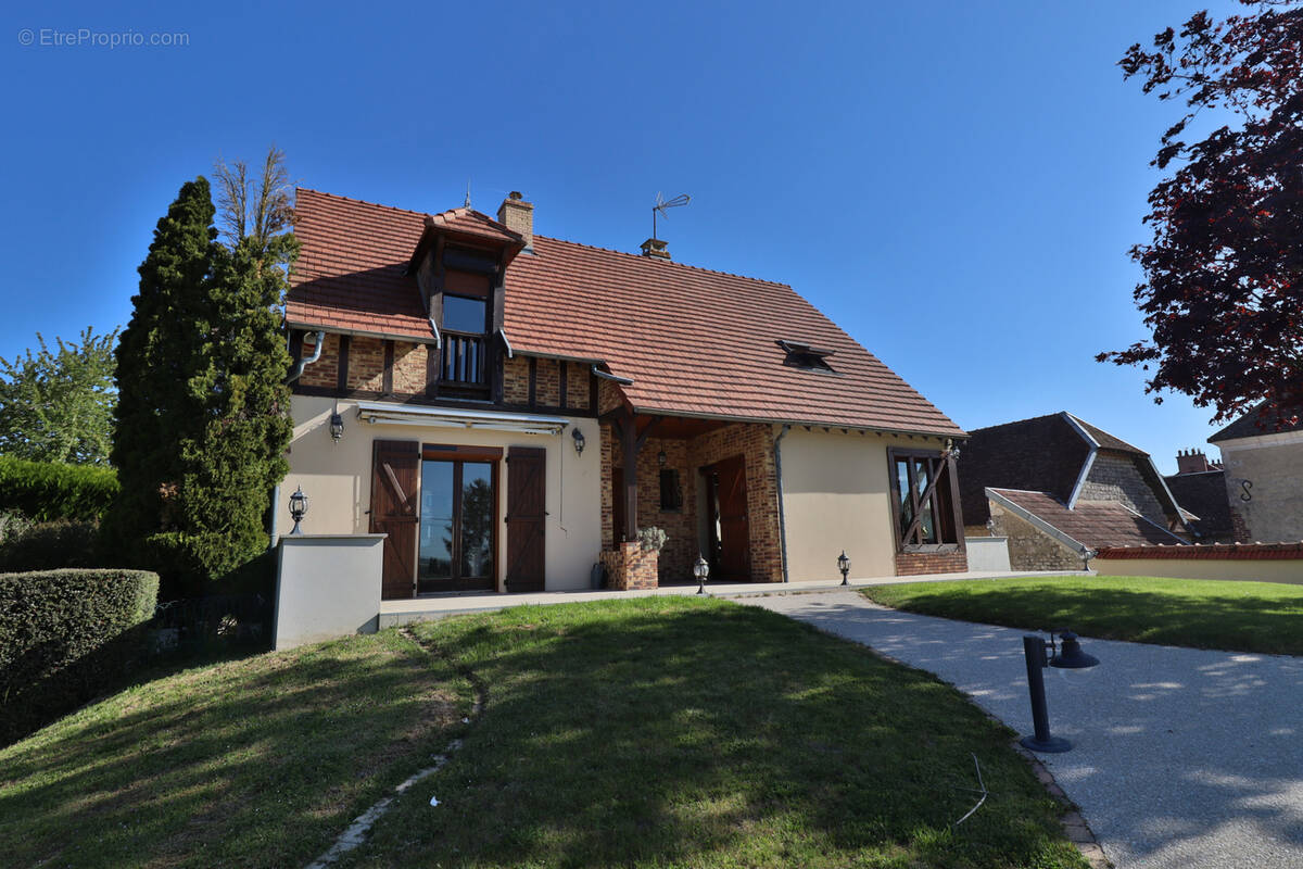Maison à MONTGUEUX