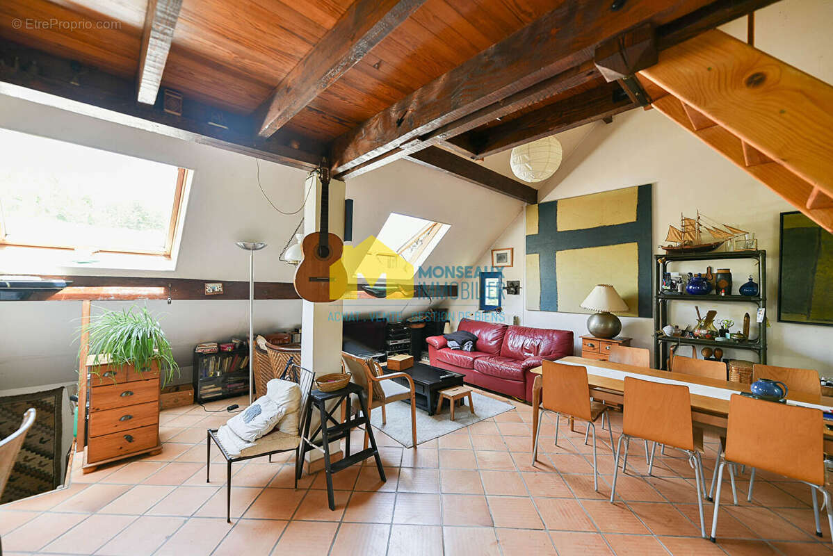Maison à SAINTE-GENEVIEVE-DES-BOIS