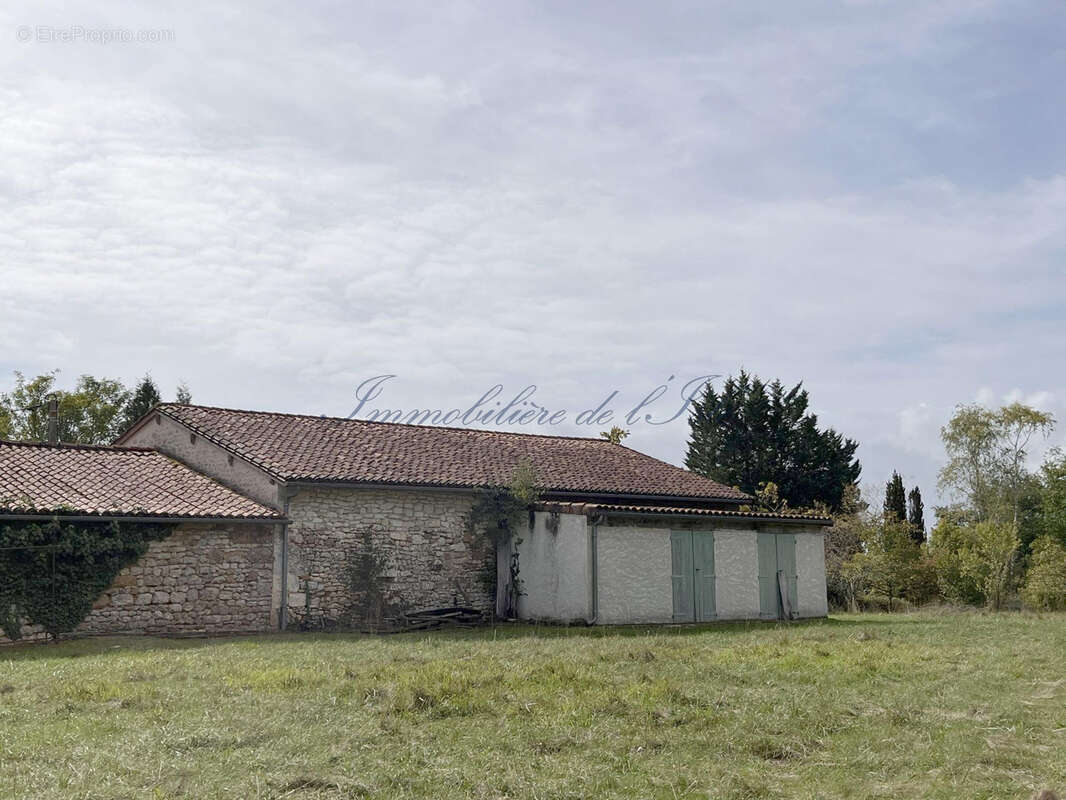 Maison à PAUSSAC-ET-SAINT-VIVIEN