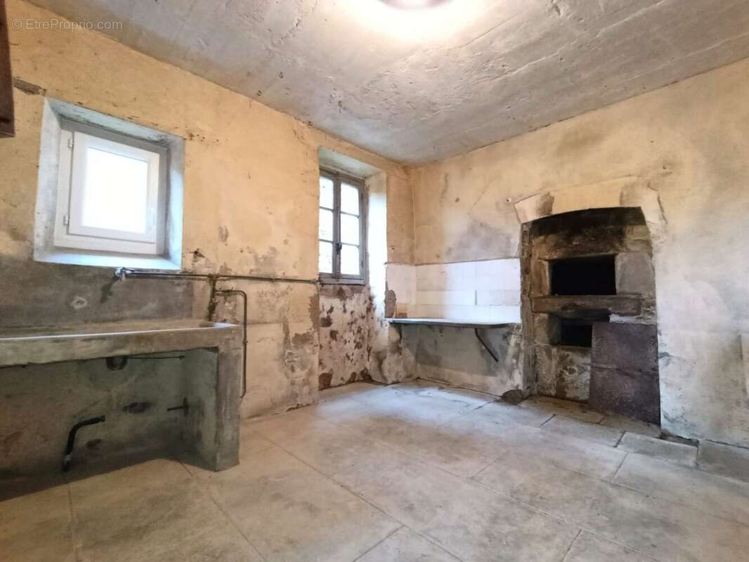 Maison à SAINT-SULPICE-LES-CHAMPS