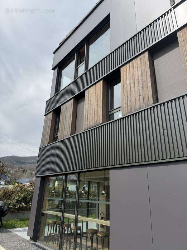 Commerce à ALLONZIER-LA-CAILLE