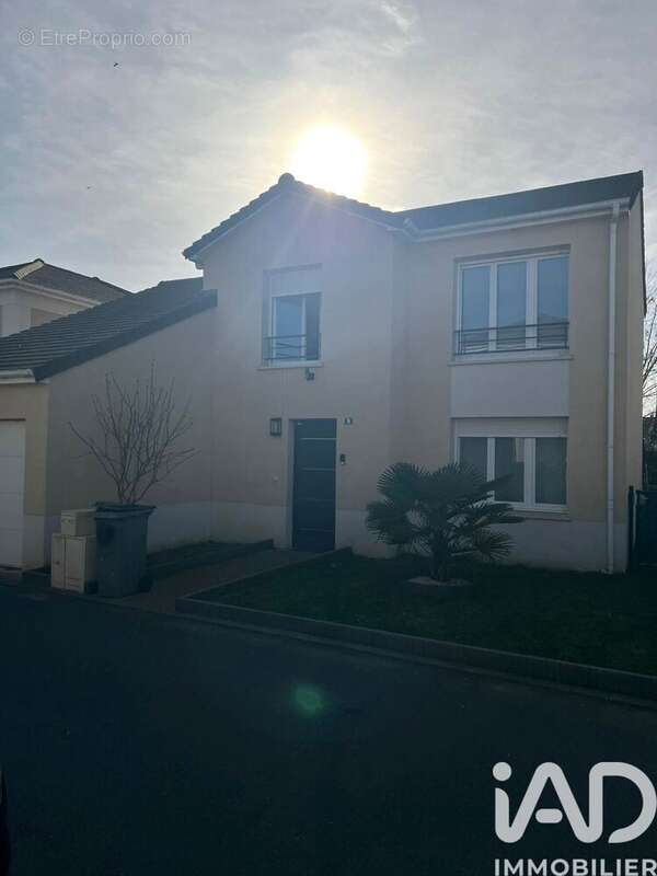 Photo 2 - Maison à BRUYERES-SUR-OISE