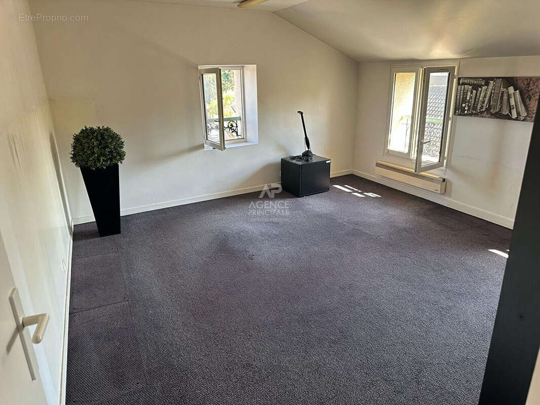 Appartement à LE MESNIL-LE-ROI