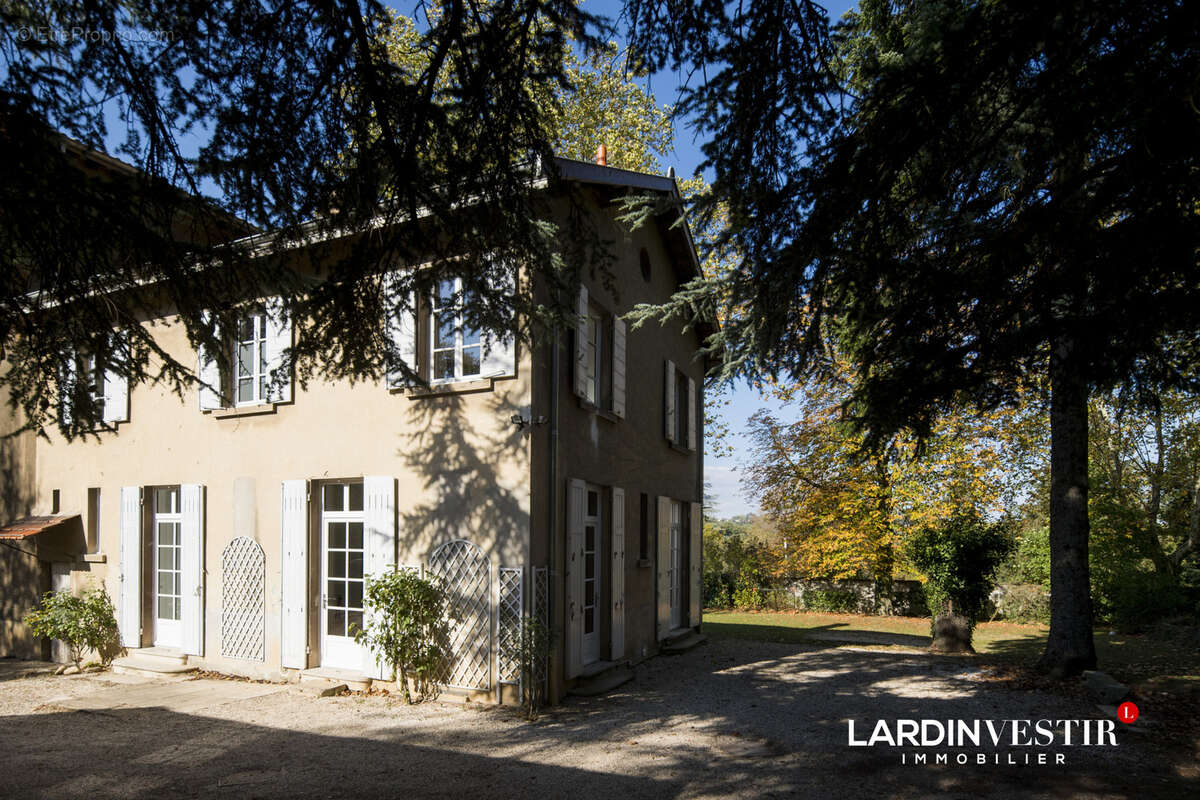 Maison à SAINT-GENIS-LAVAL