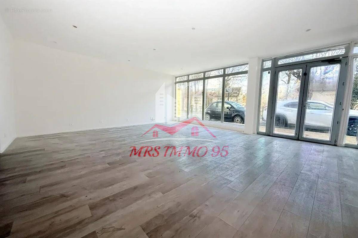 Commerce à LUZARCHES