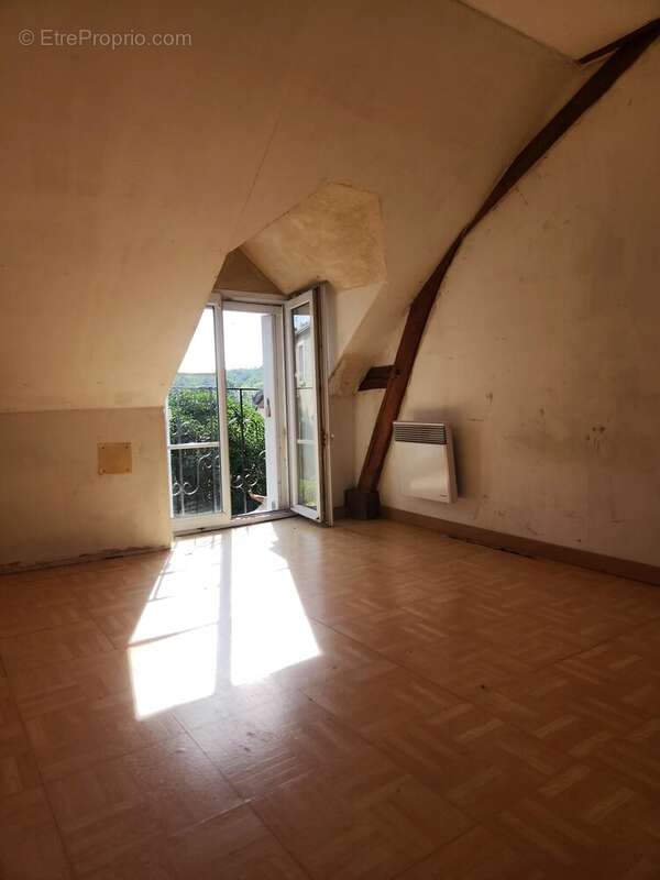 Maison à VILLAINES-LES-ROCHERS