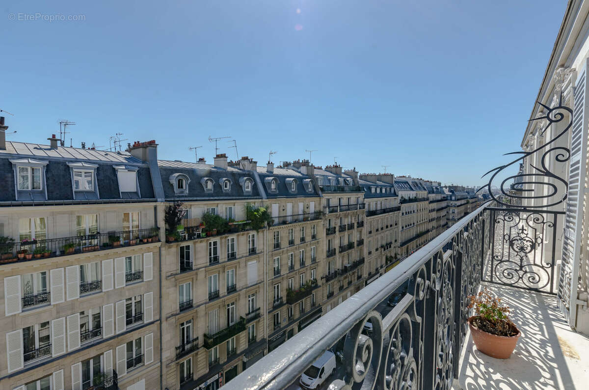 Appartement à PARIS-8E