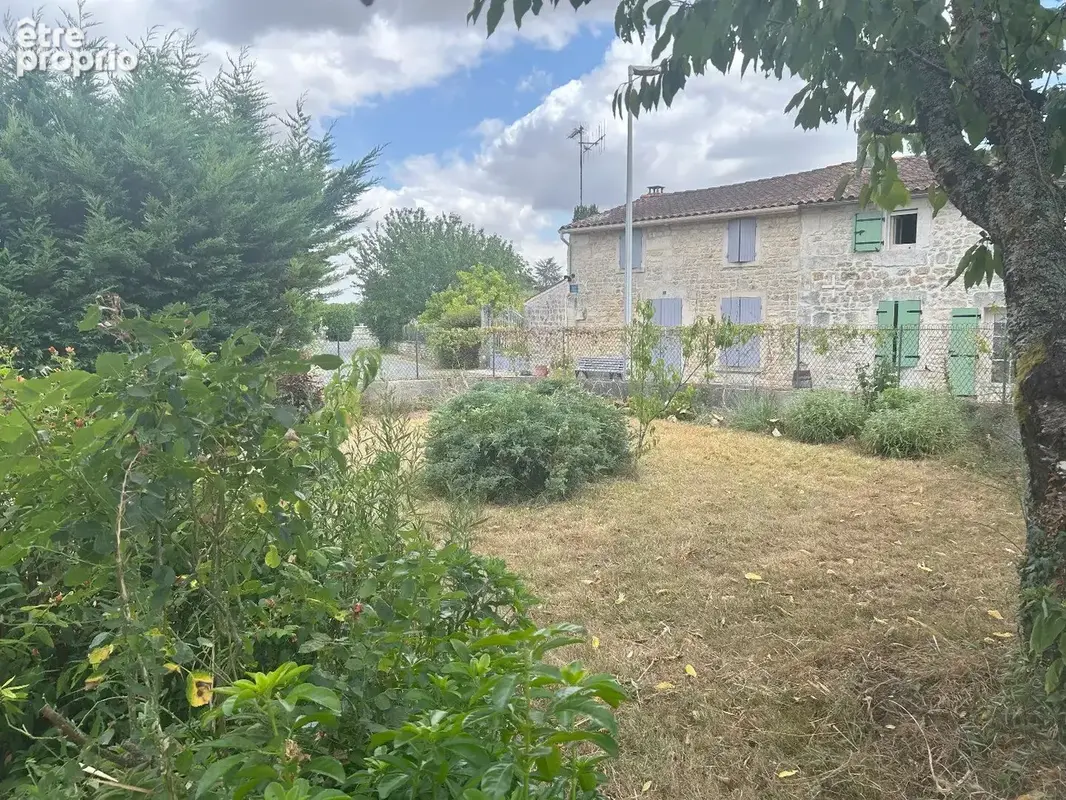 Maison de caractère avec grandes dépendances et jardin de 1 200 m² - photo 15
