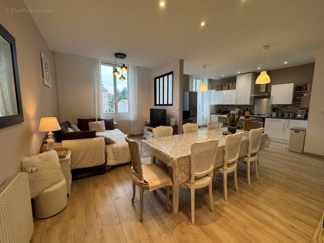 Appartement à SAINT-GENEST-LERPT