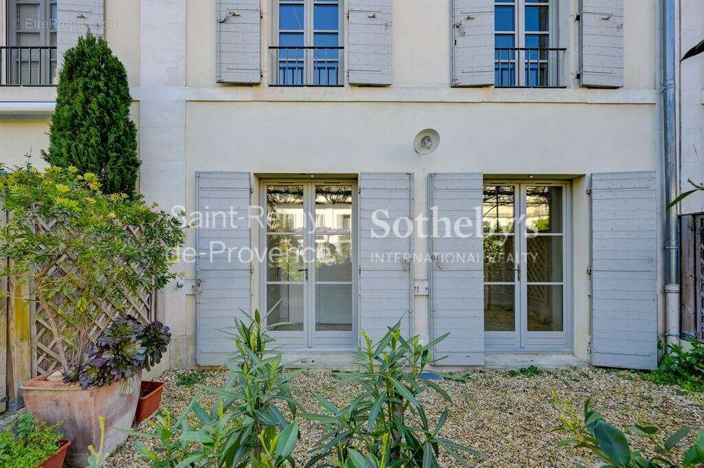 Saint-Rémy-de-Provence – Résidence privée à pied du centre du village - photo 2