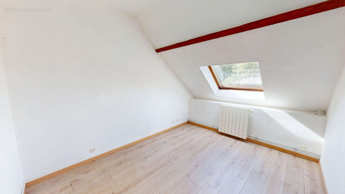 Maison à SAINT-PARIZE-LE-CHATEL