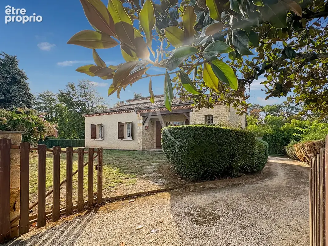 A VENDRE - Maison familiale de caractère de 185 m² avec grand garage, proche des commodités - photo 18
