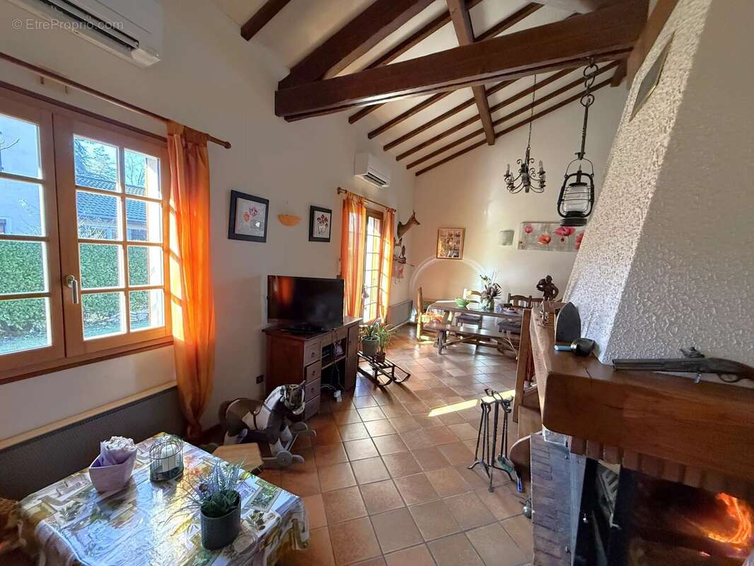 Maison à CHAMP-SUR-DRAC