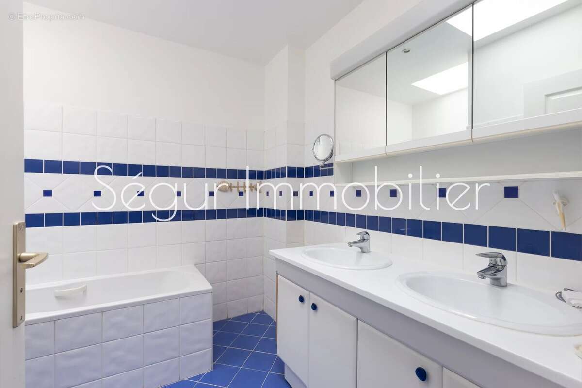 Appartement à PARIS-15E