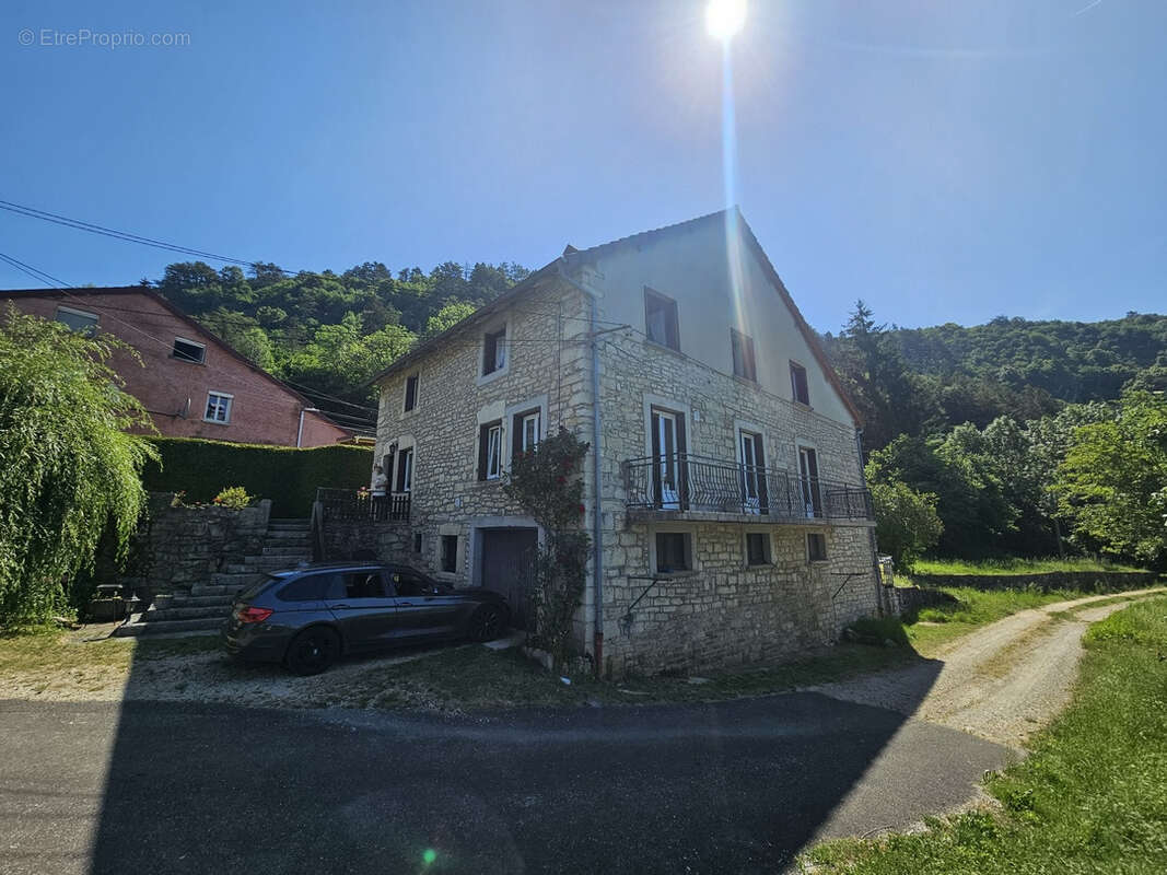 Maison de campagne en pierre avec hangar et terrain de 3500 m2 - photo 2