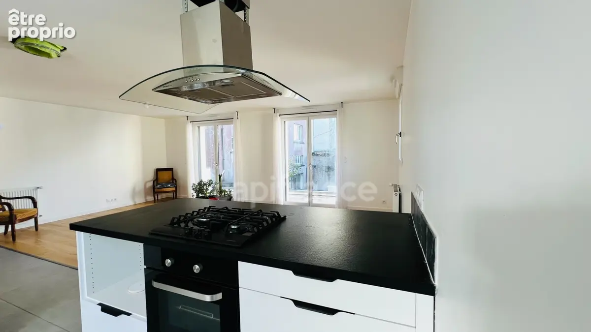 Quimper (29) - Maison centre ville de 75,21 m² habitable - 124 m² utiles - Terrasse - Double garage - photo 9