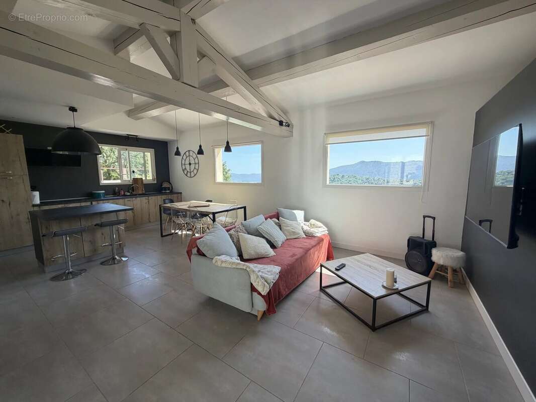 Maison à BERRE-LES-ALPES