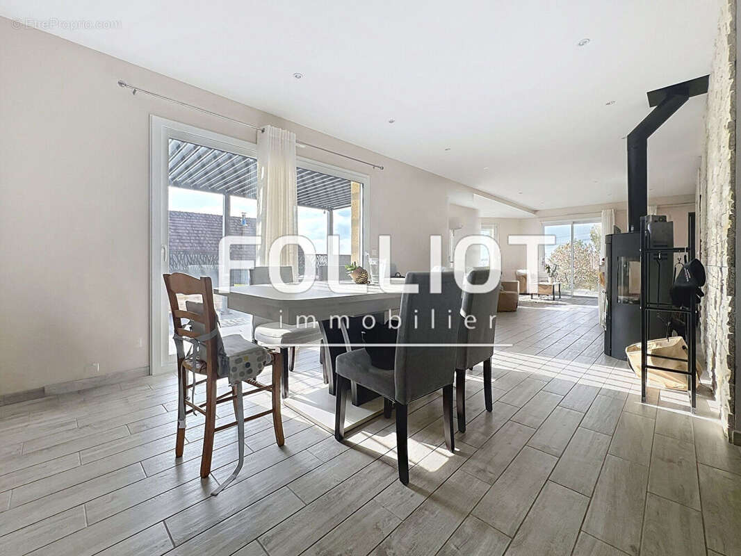 Maison à SAINT-MARTIN-DES-BESACES