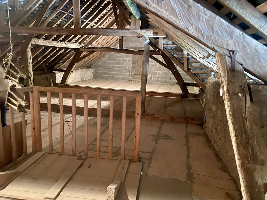 Maison à LA BREILLE-LES-PINS