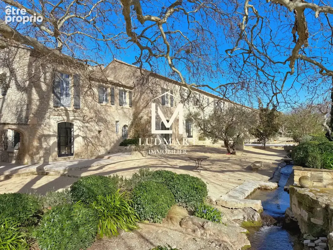 Propriété d’exception de 1300m2 au cœur des Alpilles — Domaine de 7,3 ha avec oliveraie - photo 2