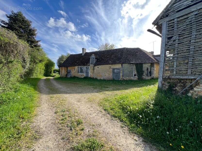 Maison à SAINT-COSME-EN-VAIRAIS