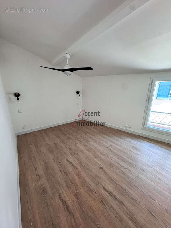 EXCLUSIVITE : VENELLES - Maison T3 entièrement rénovée dans le vieux village - photo 4