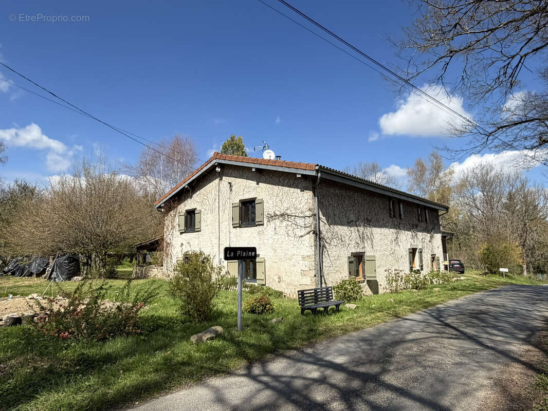 Maison à AUGEROLLES