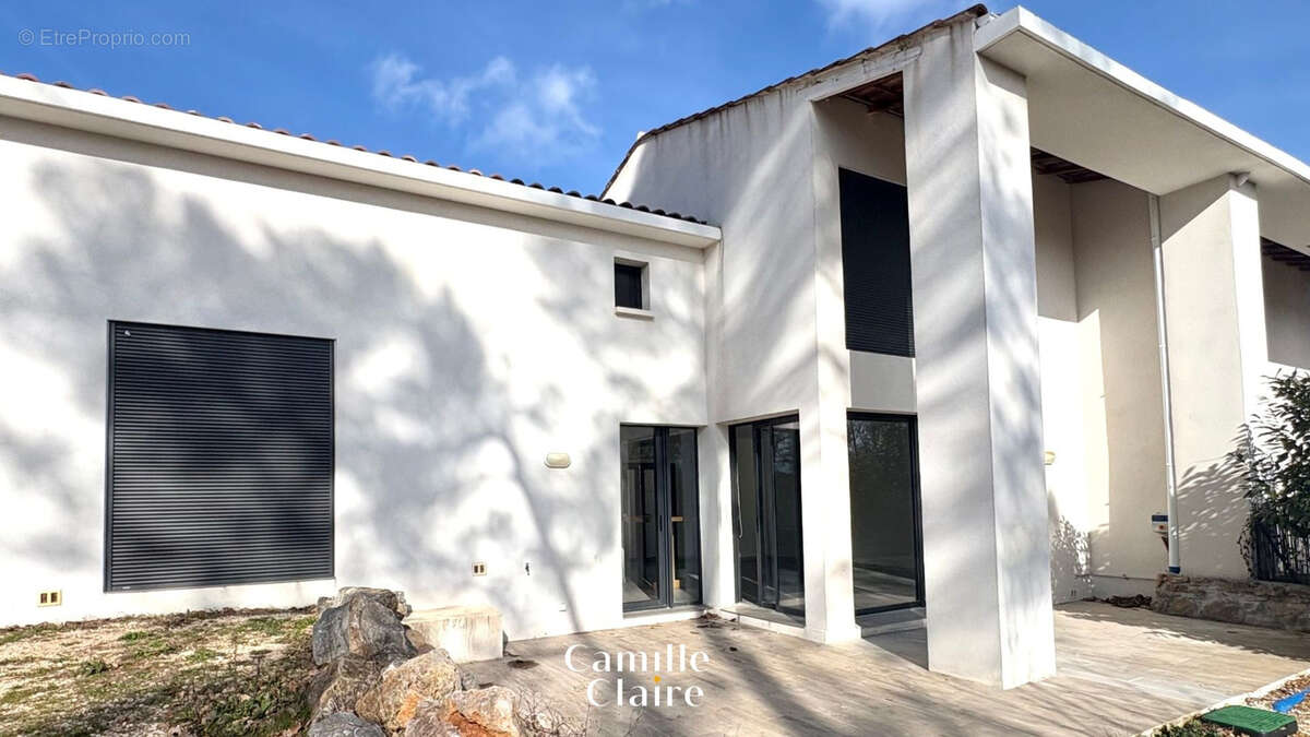 Maison récente T5 au calme sur la commune de Saint-maximin-la-Sainte-Baume. - photo 4