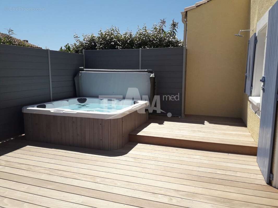 Appartement à VIC-LA-GARDIOLE