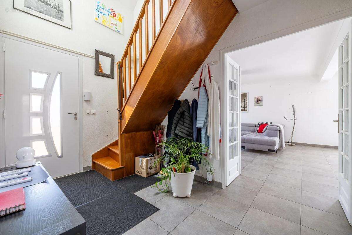 Maison de 5 pièces de 123 m² située à Lisses - photo 6