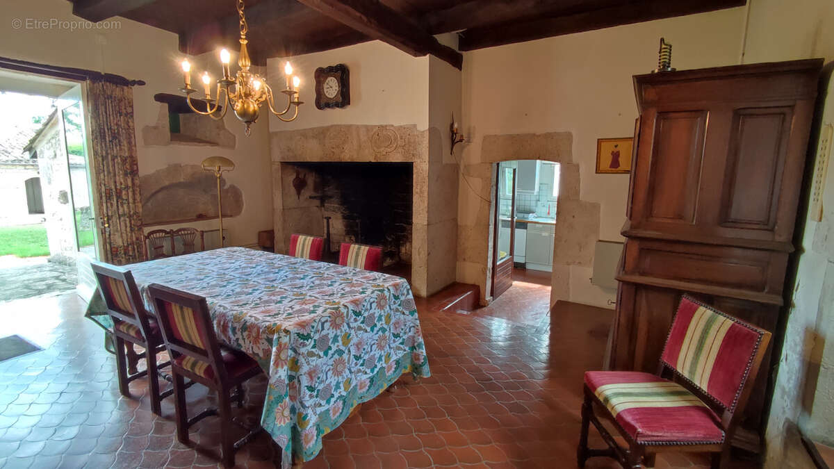 Maison à MONTAIGU-DE-QUERCY