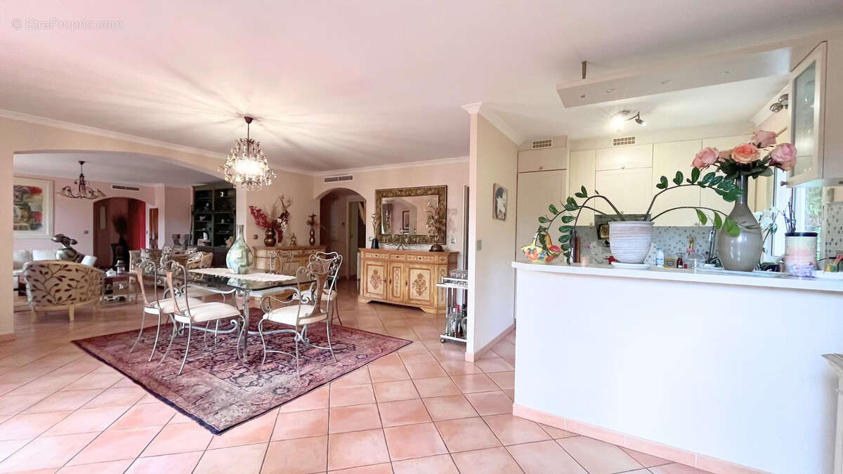Appartement T4 95 m2, garage et cave - photo 3