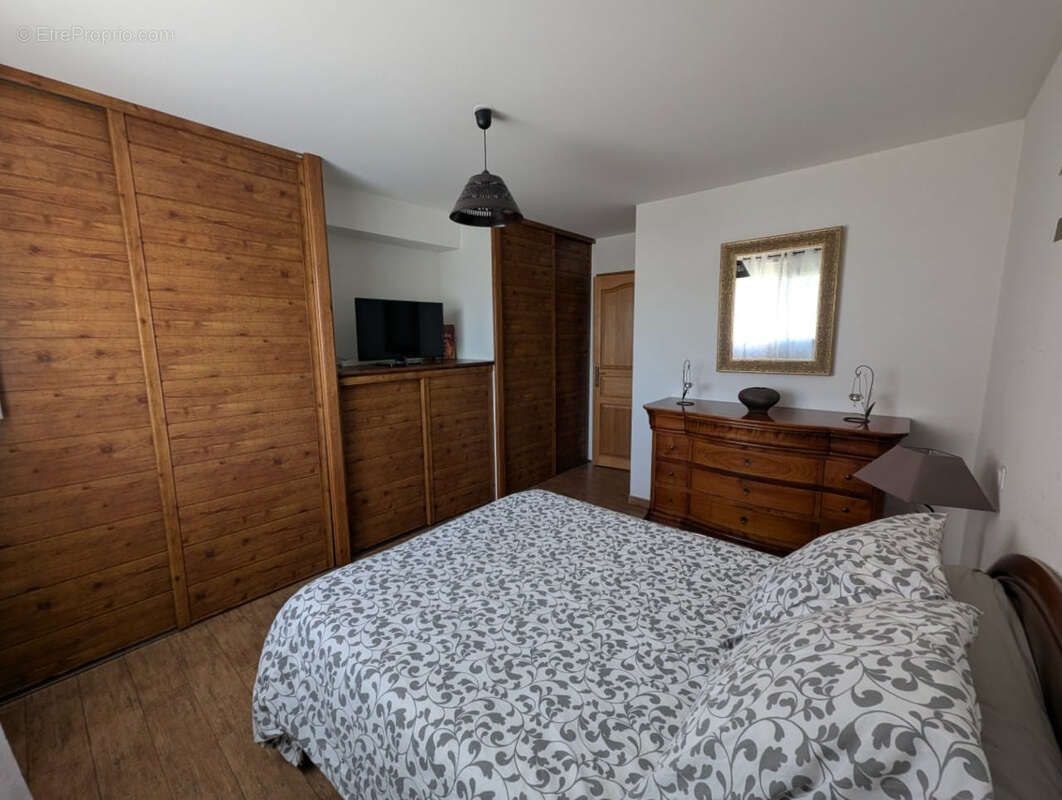 Maison à NEUVELLE-LES-CROMARY