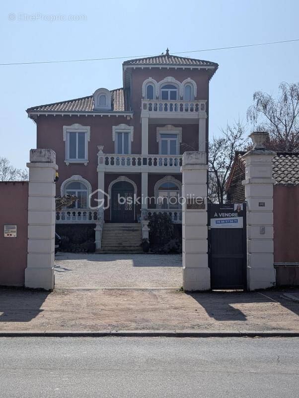 Maison à MONTROND-LES-BAINS