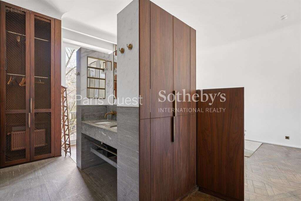 Appartement à NEUILLY-SUR-SEINE