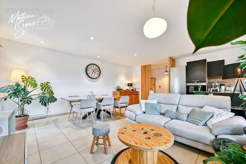 Appartement à THURINS