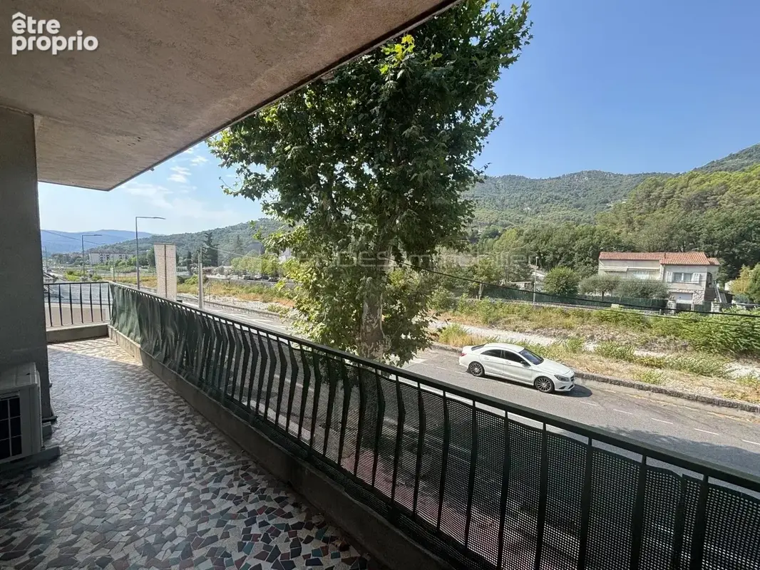 À vendre appartement trois pièces à contes - photo 2