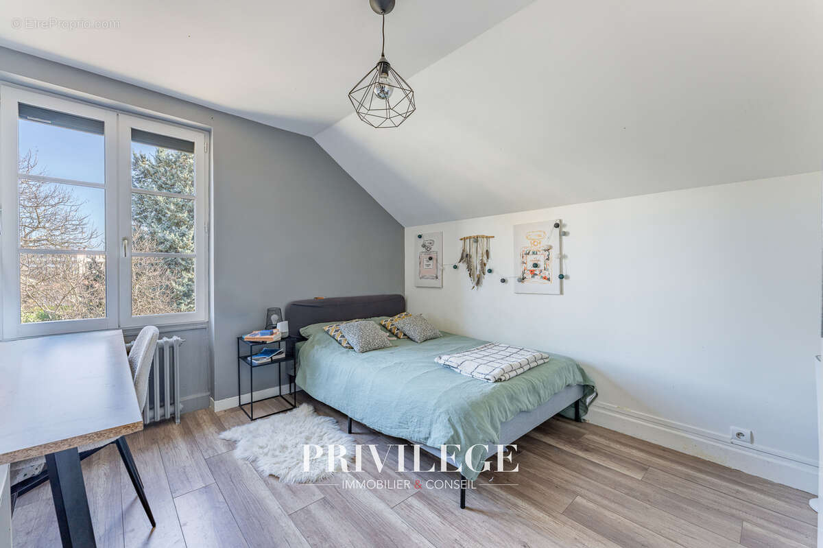 Maison à CHAMPAGNE-AU-MONT-D'OR