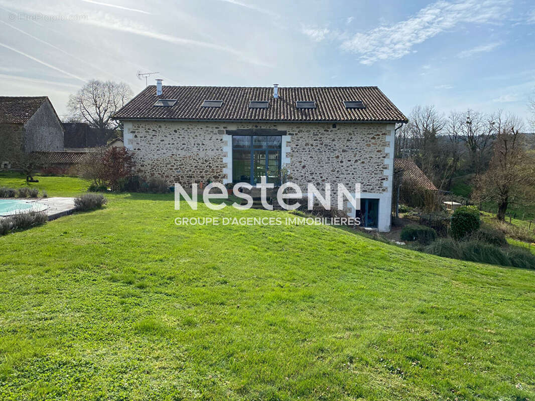 Maison à PIEGUT-PLUVIERS