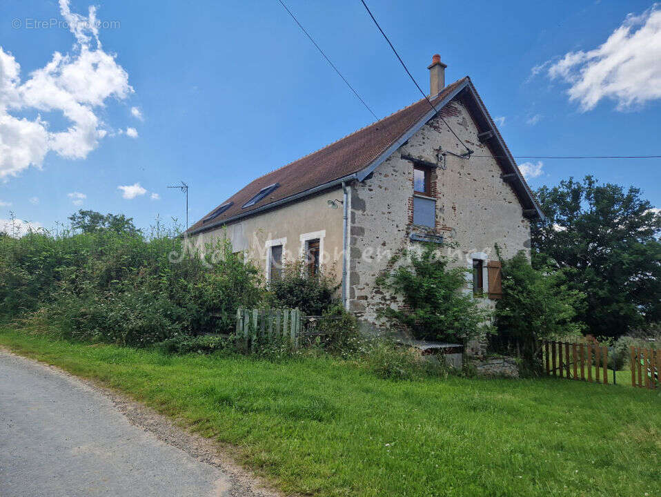 Maison à BELLENAVES
