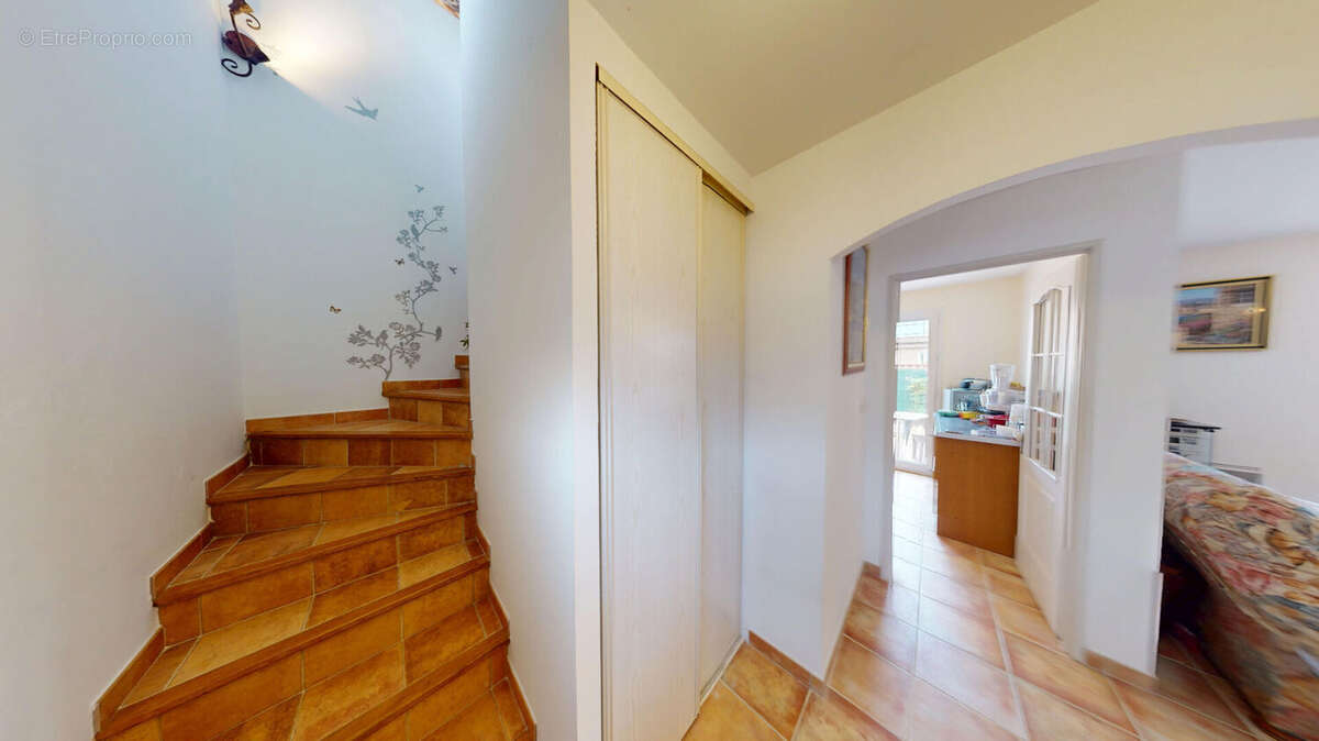 Maison La Fare Les Oliviers 4 pièce(s) 80 m2 / - photo 3