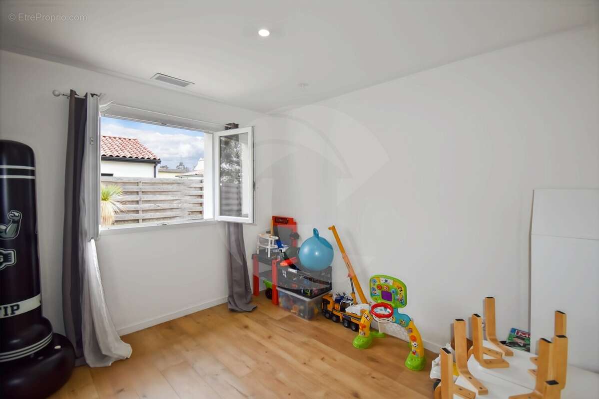 Maison à NEGREPELISSE