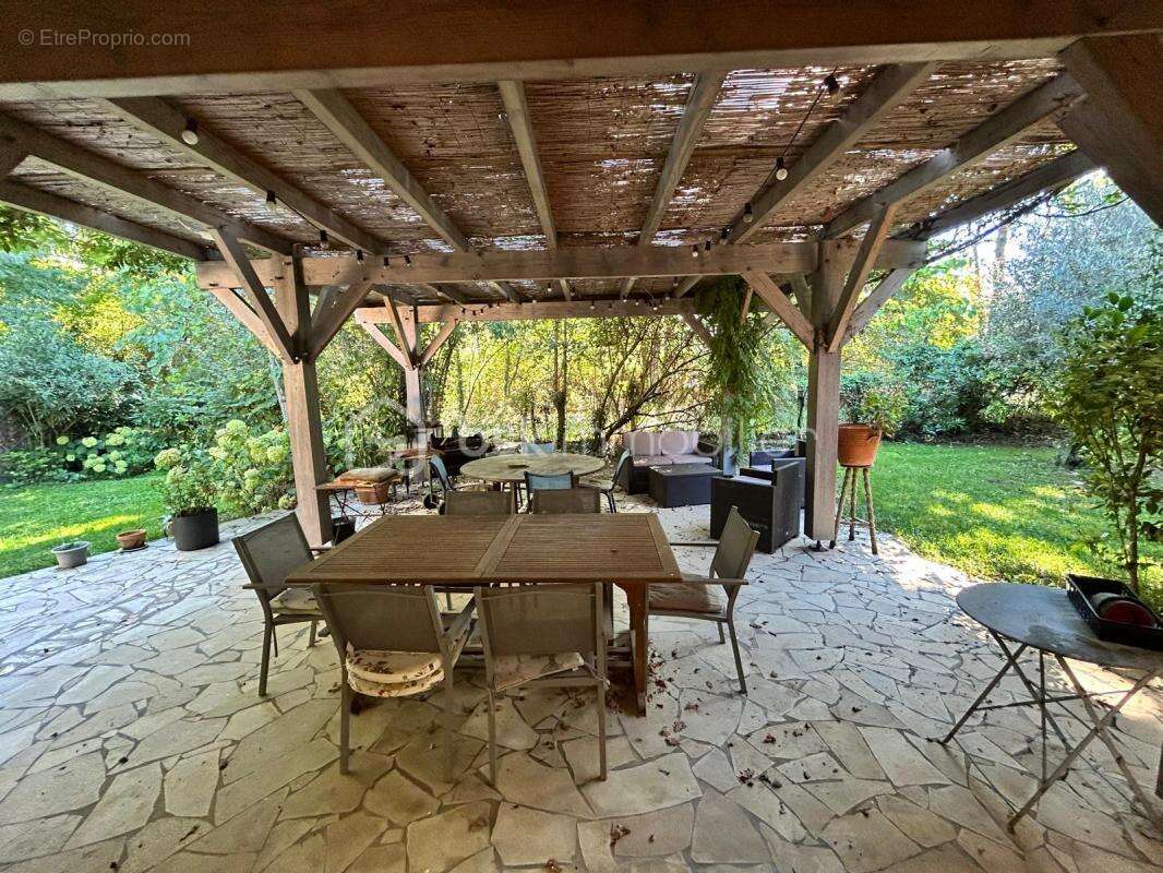 Maison à AUBIE-ET-ESPESSAS