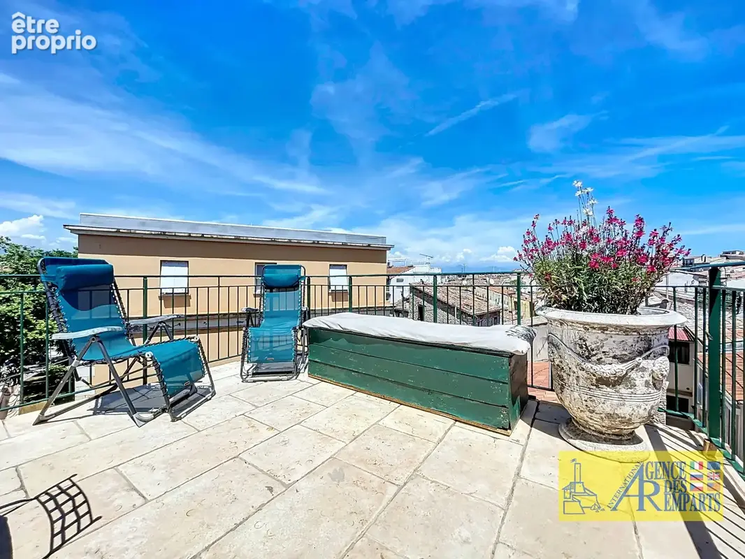 Maison de charme avec terrasse et  toit-terrasse   vue mer et vieille ville - Vieil Antibes - photo 9