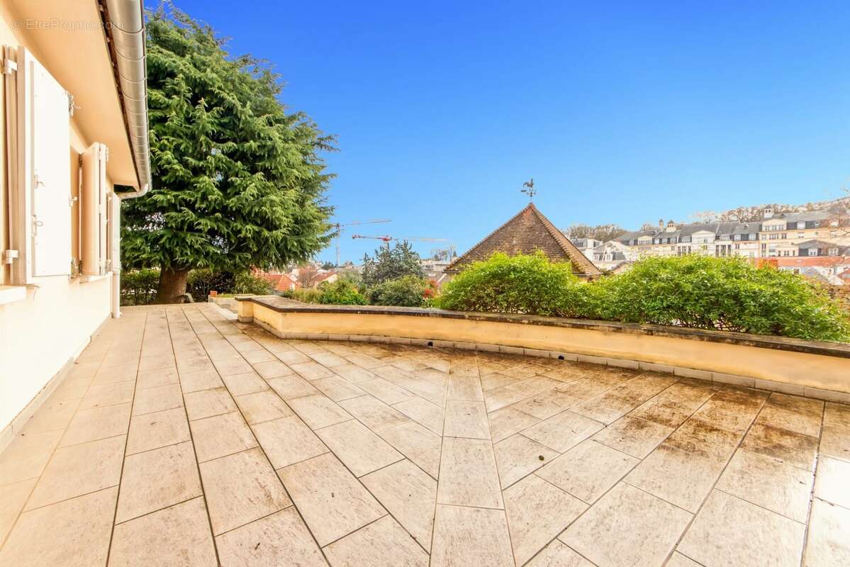 Maison à LE PLESSIS-ROBINSON